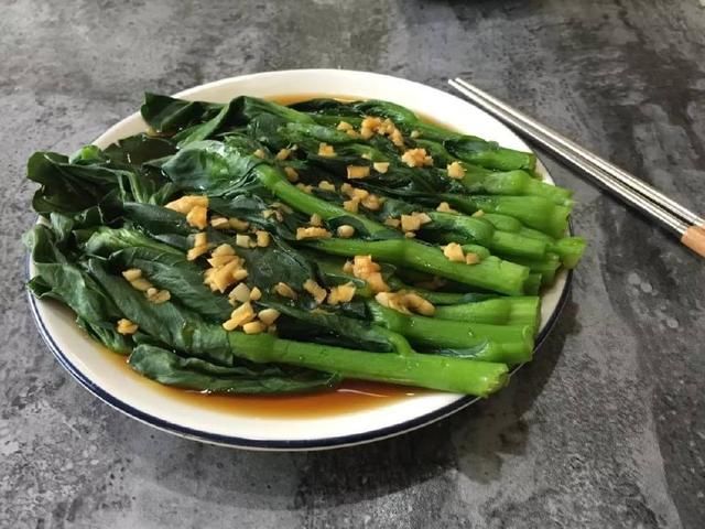 这菜2块钱一大盘，不用一滴油，清甜爽口比肉好吃，起锅只要2分钟