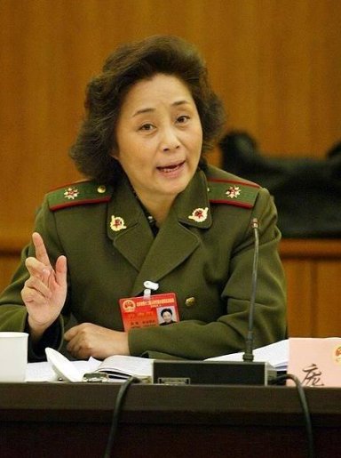 出身干部家庭,因偶然机会接拍电影,35岁火遍全