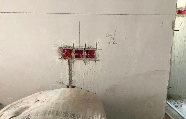 还抱怨新房户型小?这对小夫妻把80的房子装修出了180平的效果