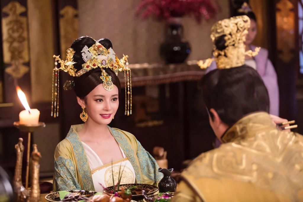 比如《鹤唳华亭》中玲珑机敏的吴内人,《孤芳不自赏》中的王皇后