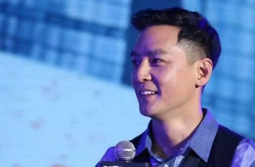 都说吴彦祖很帅,那他能帅到啥程度?看到18岁照