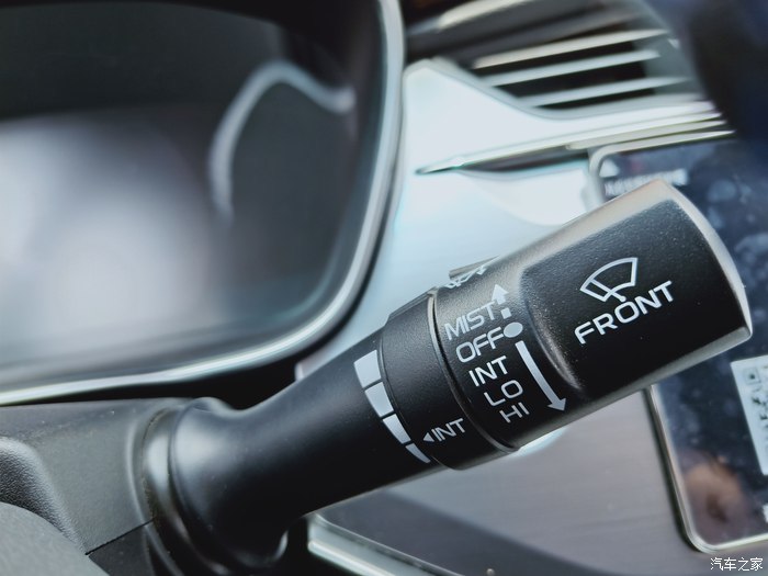 跻攀寸步千险,一落百寻轻,得一钟爱之缤瑞