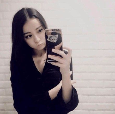 迪丽热巴微博晒四连拍,细心的网友发现了亮点