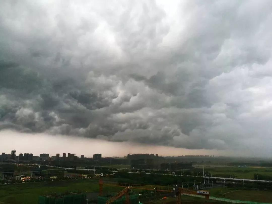 雷雨大风终于来了！夜里有暴雨！阵风八级！合肥这里积水