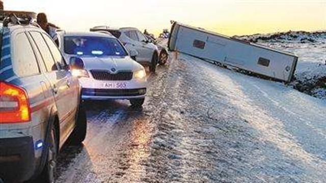 冰岛中国游客大巴倾翻事故 第一批痊愈乘客飞