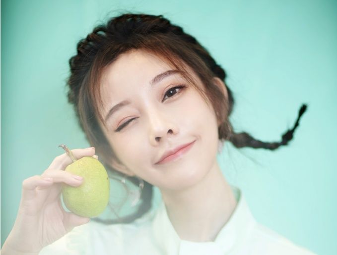 为梦想奔波真的了不起，主播转型第一人冯提莫获央视点赞