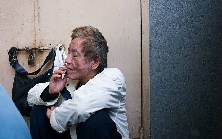 实拍:亚洲最发达国家穷人真实的生活百态!