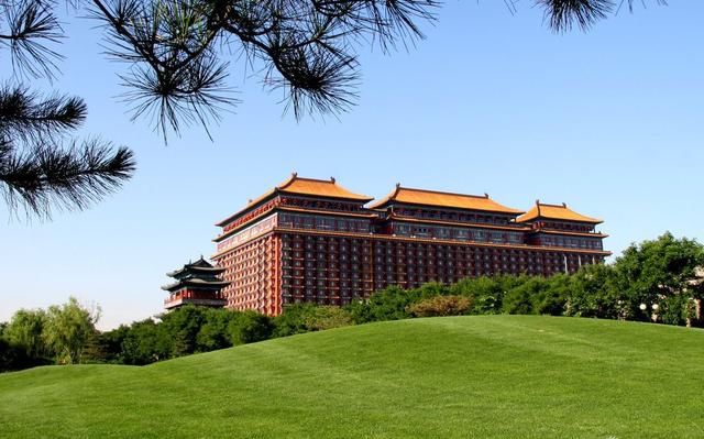著名景点:曹妃甸湿地公园,曹妃甸龙岛旅游区,青龙湖度假区等.