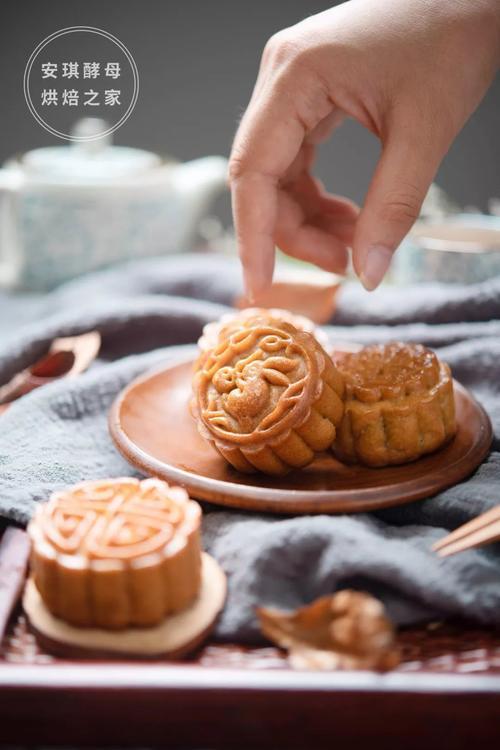 不吃几个广式蛋黄白莲蓉月饼,怎么能算过中秋