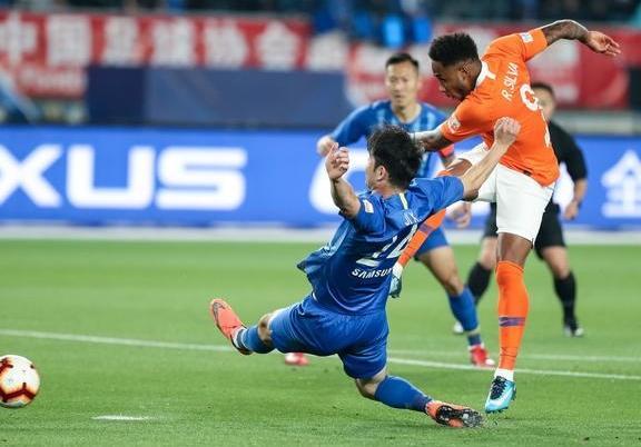 足球--中超:江苏苏宁队对阵武汉卓尔队