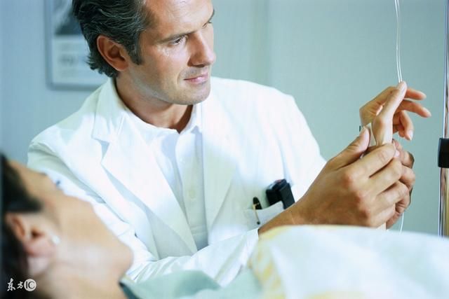 丈夫得了肺癌晚期,妻子做了件事,丈夫回家后奇