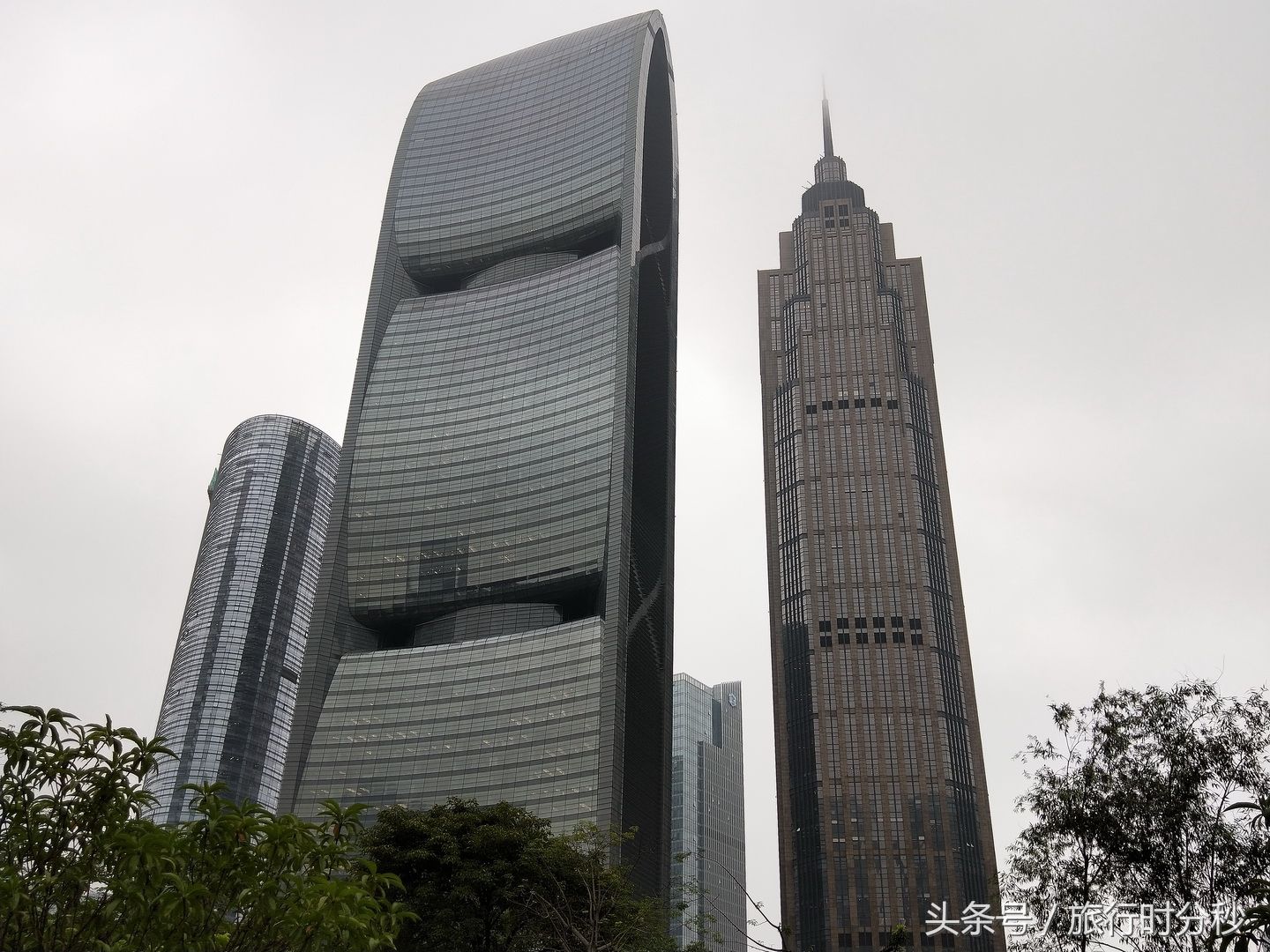 广州文具三件套建筑:铅笔大楼和橡皮擦大楼,还