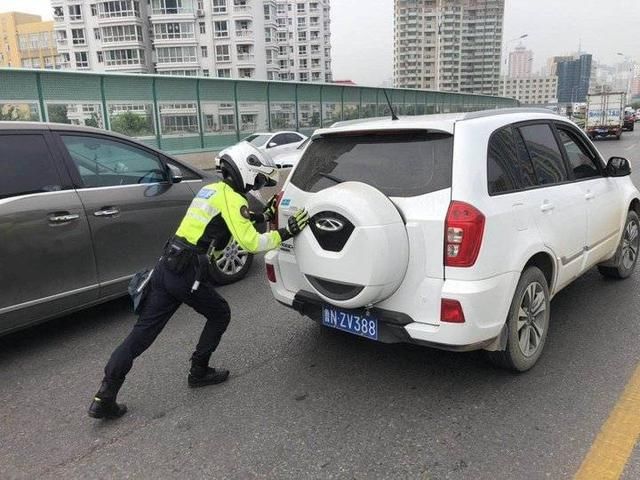 济南交警标志