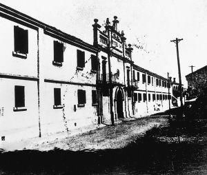 峥嵘岁月埋骨何须桑梓地