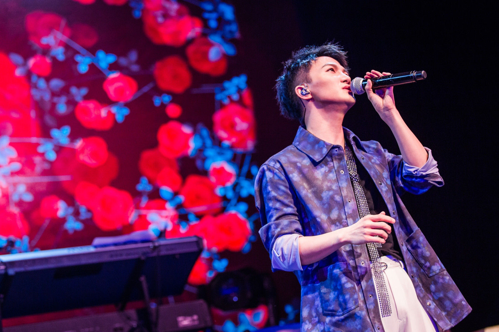 周深“深空间”巡演上海首唱 超燃live band成就“金曲不眠夜”!