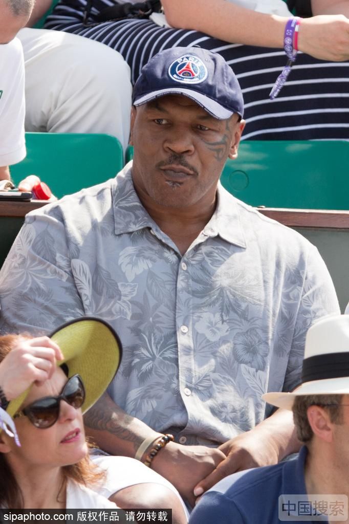 2018法国网球公开赛:拳王泰森带家人现身观赛