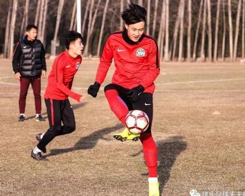 大战在即!河南建业积极备战U23联赛 演练技战
