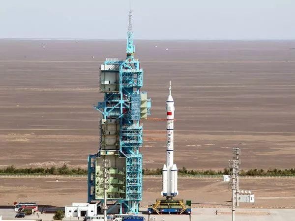 飞船发射指挥 t017a10139f51e820ae.jpg