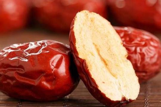 红枣加枸杞泡水喝,对身体有什么好处?