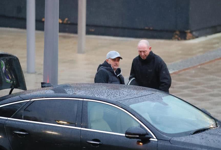 穆帅称曼联打进英超前四需要奇迹!曼联官网意