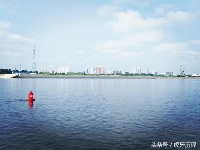摩旅，骑行摩托车走了53天，人生第一次出国，这个国家离中国很近