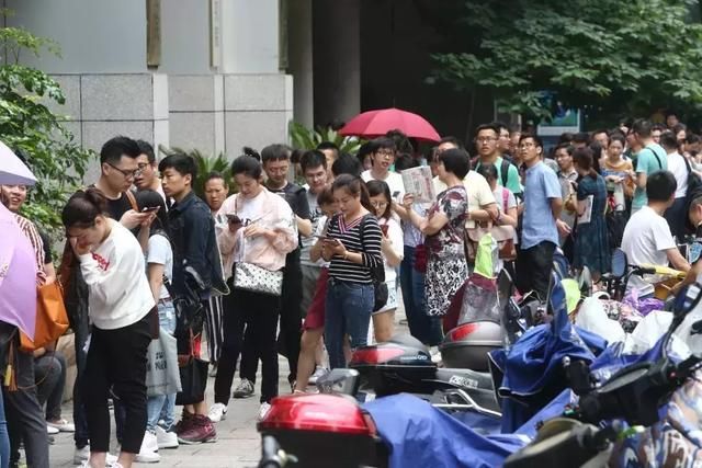 有钱人的焦虑:5000万身价,只能找个角落蹲着!