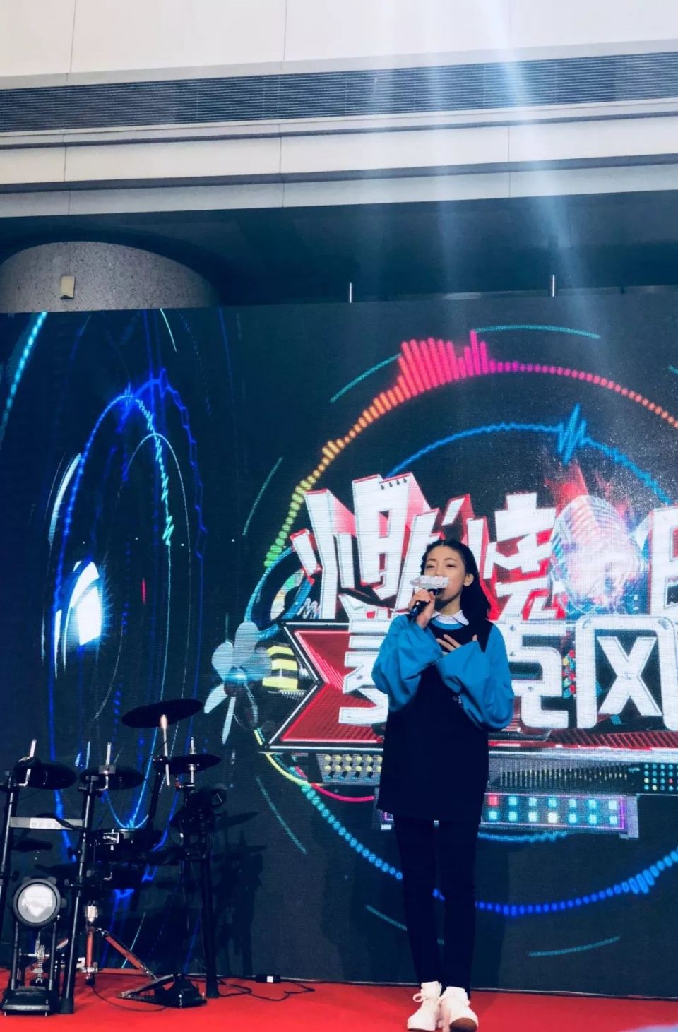 热爱唱歌的他选择了一首《老大》代表自己,酷酷的台风还真有点bridge