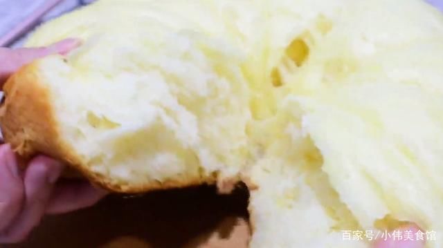 不用烤箱也能做面包,把面扔进锅中,香气扑鼻味道赞