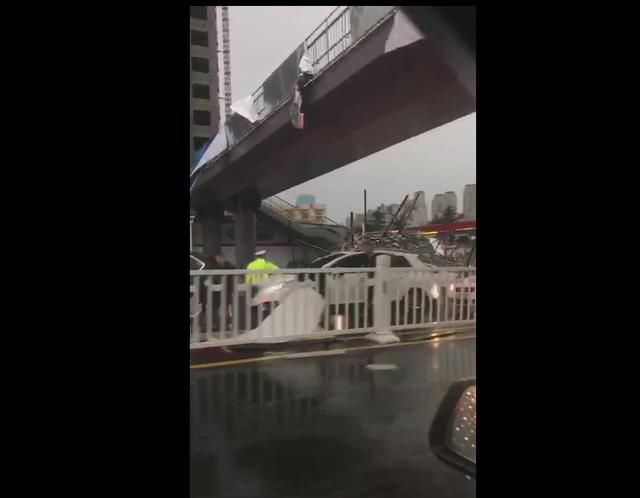 冷涡再发威，雷雨冰雹突袭华北黄淮！山东青岛遭遇罕见狂风暴雨