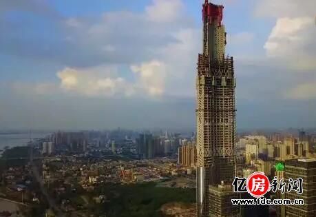 武汉绿地中心636最新进度曝光!华中第一高楼“壕”破天际
