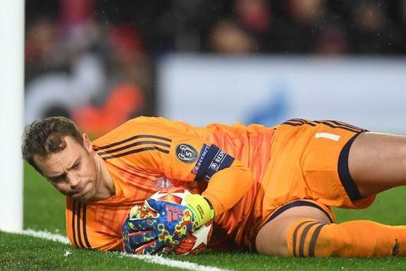 屡现神扑!诺伊尔全场70脚触球 创职业生涯欧冠