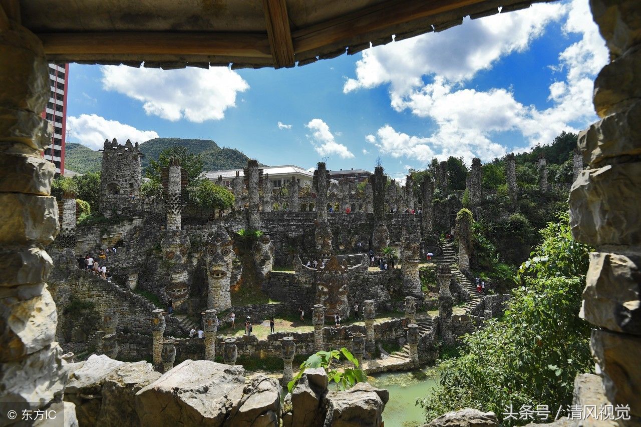 人隐居20年建奇幻城堡,拒绝上亿投资,自己欠百