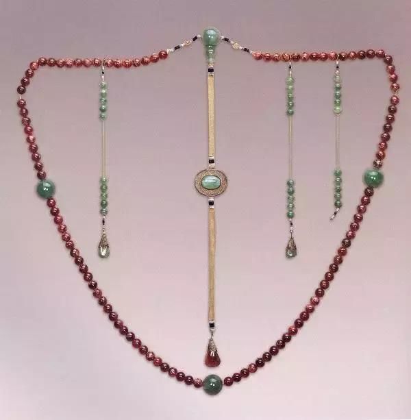 从古墓里挖出来的天价古董,真的能戴吗?