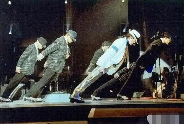 迈克尔杰克逊第一次在舞台上展现45度倾斜舞