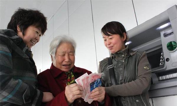 5月份社保的3个好消息,关于养老金和提前退休