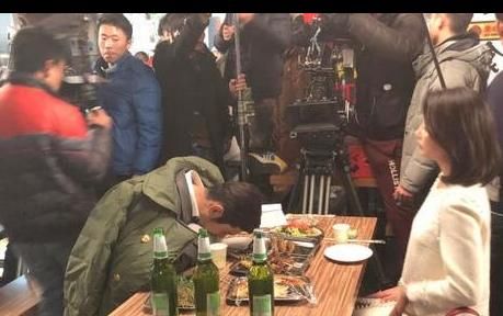 敬业!黄晓明发烧39度5坚持拍戏, 网友直呼无精