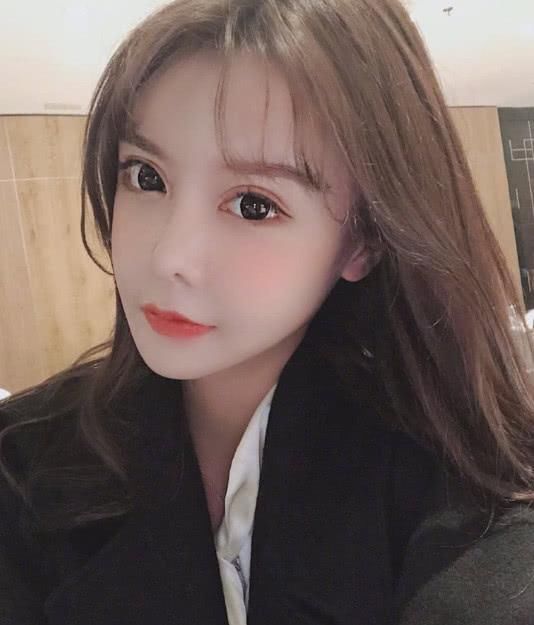 韩安冉阵痛14小时,小猪先生全程直播,网友:想火