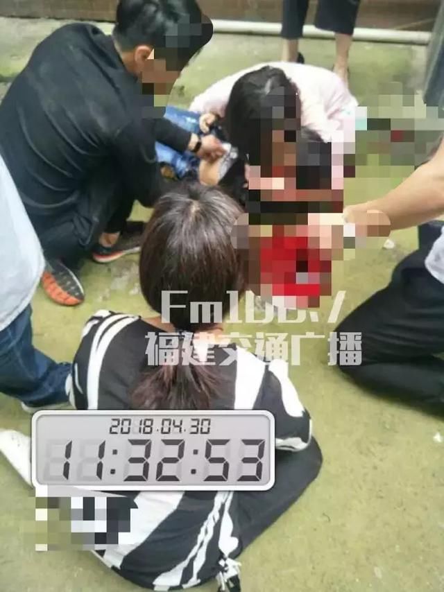 福州一4岁男孩从14层楼家中坠亡，妈妈哭成了泪人！