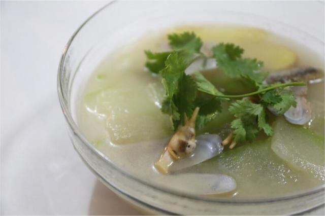 蛏子冬瓜汤,特别适合冬天喝的汤,味道鲜美,暖暖