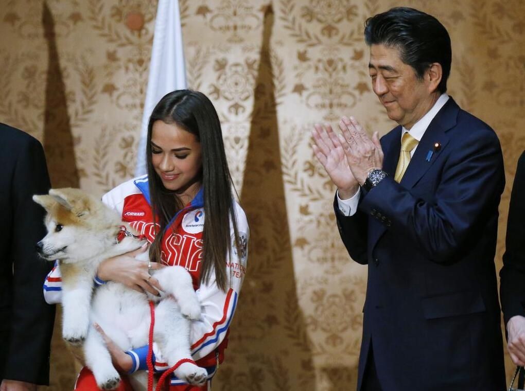 又送狗！日本向俄女子花滑冠军扎吉托娃赠送秋田犬