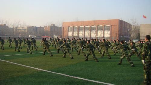 大学怎么上军校 t017c3d7be059467691.jpg