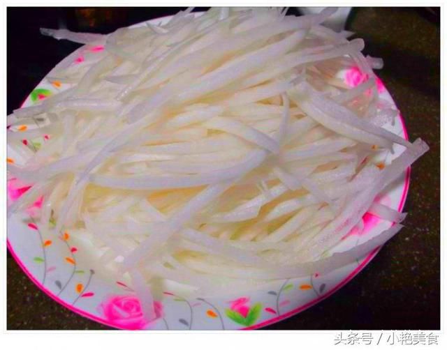 鲫鱼和它天生是一对,汤白鱼鲜没腥味,吃一次馋一辈子