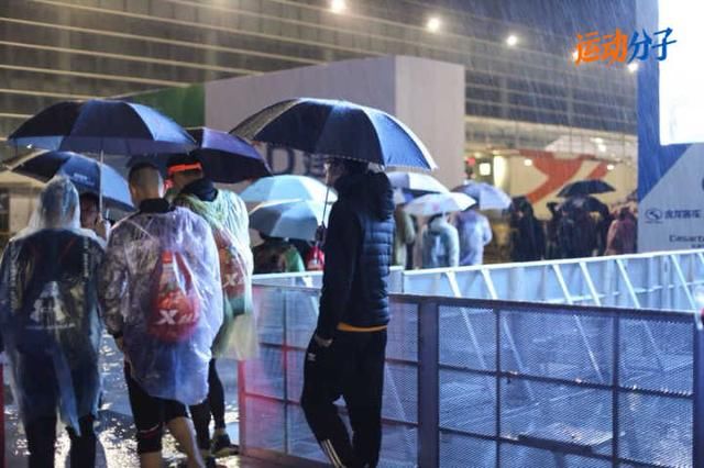 2018厦门马拉松:下雨让厦门见证了一群热爱跑
