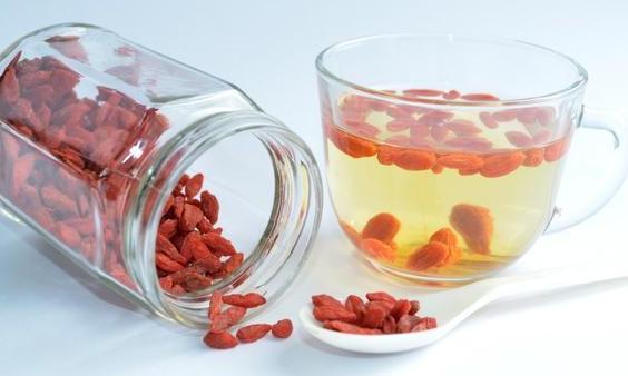 枸杞生吃,比泡水喝健康?营养师一番话点醒我!