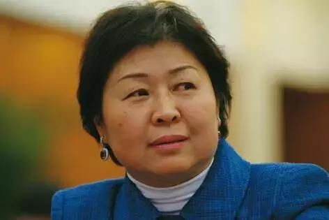 致敬伟大商界女性 | 靠收废品成女首富,她如何实现逆袭?
