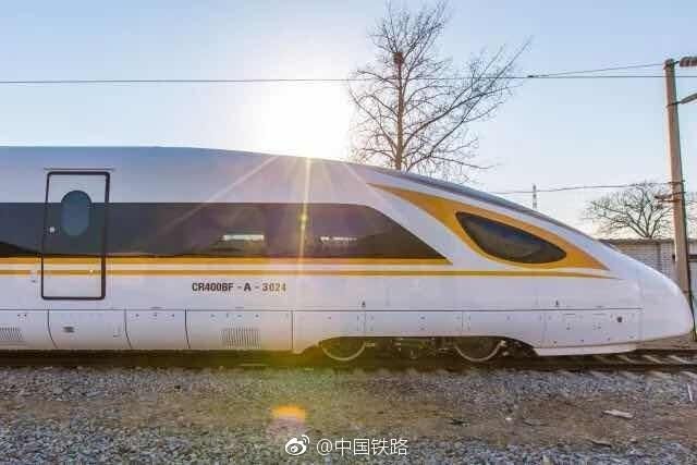 厉害了!中国高铁复兴号家族出了位大长金!太震撼了