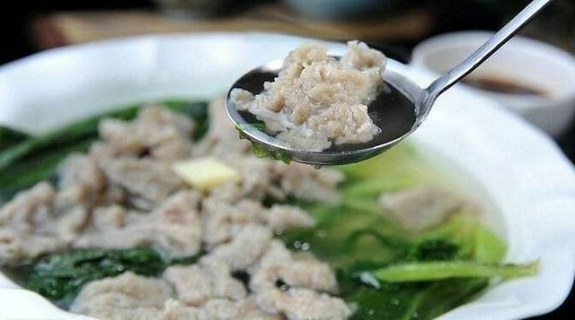 用红芋淀粉做的滑肉汤，做法简单清淡又解馋，最适合夏天吃