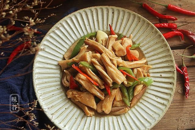 猪身上最贵的部位，健脾胃补气血，口感脆嫩鲜香，好吃到舔盘！