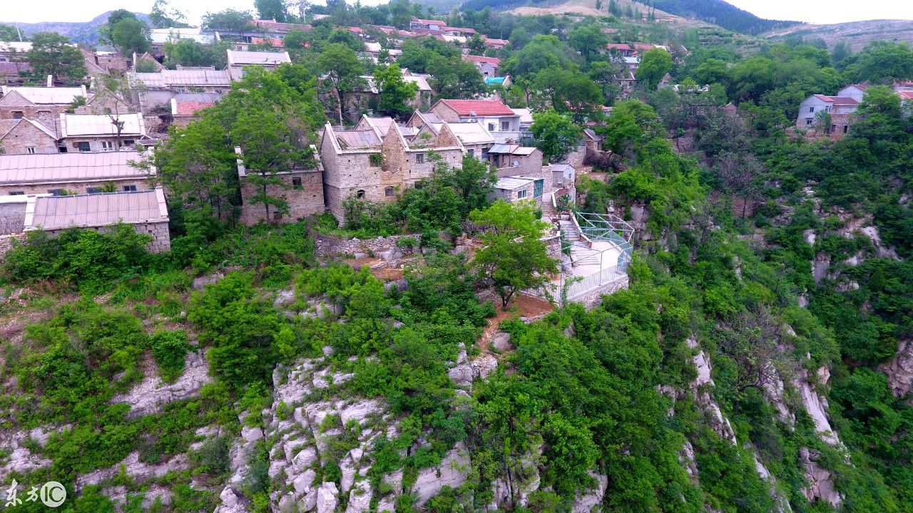 逯家岭村:始建于明永乐末年，山东莱芜境内海拔最高的岭上村庄