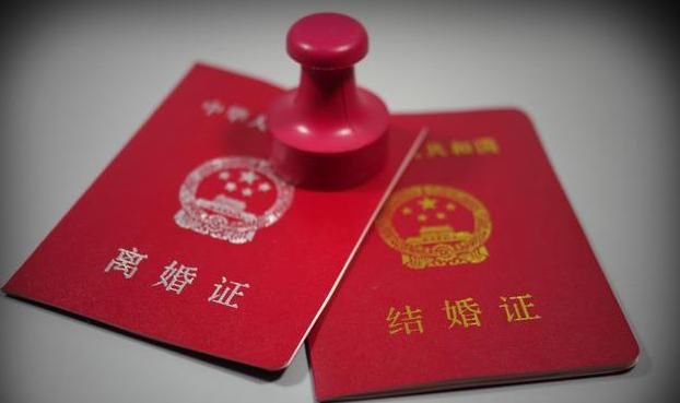 前妻和现任,一个要离婚,一个想结婚,我到底该何去何从?